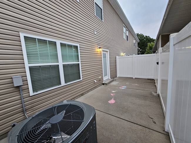 Building Photo - 312 Rowlette Cir