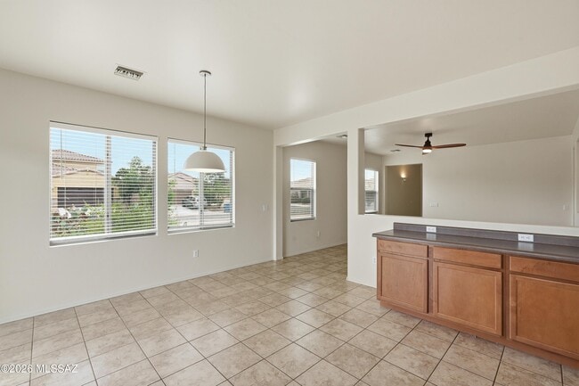 Building Photo - 584 N Highlands Grove Ln