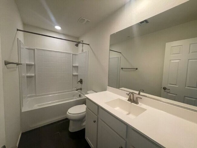 Building Photo - 1250 Abbey Ln