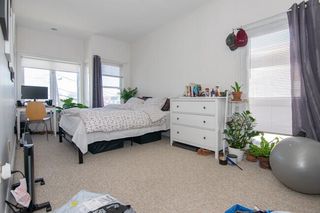 Building Photo - Brighton 3 Bed – 2.5 Baths – 2 Parking Spots Included – No Fee
