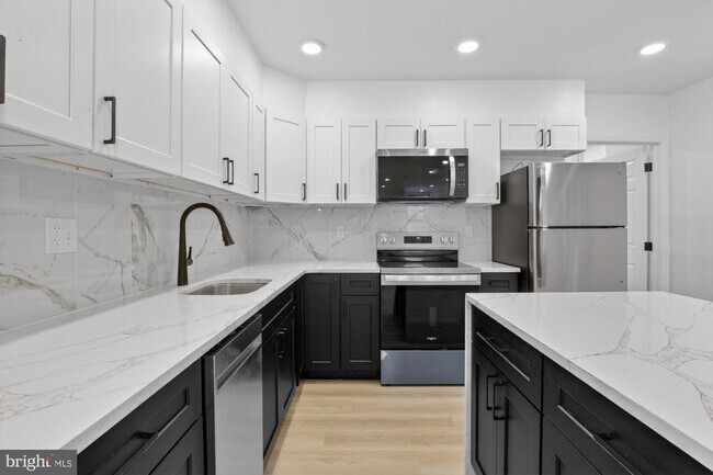 Building Photo - 712 N American St