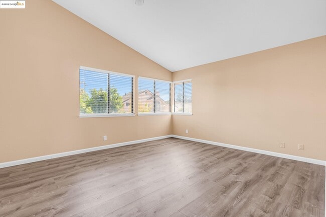 Building Photo - 4820 Ridgeview Dr
