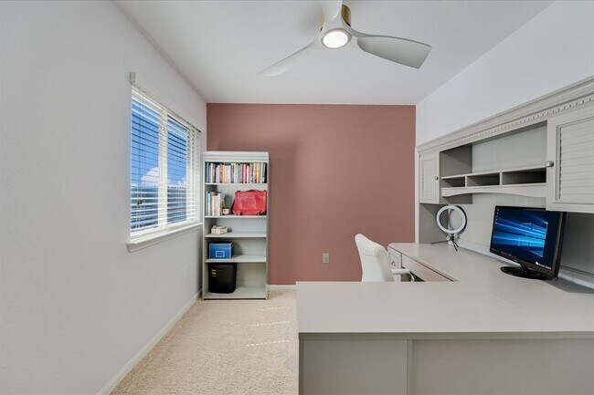 Building Photo - 725 Pinnacle Dr