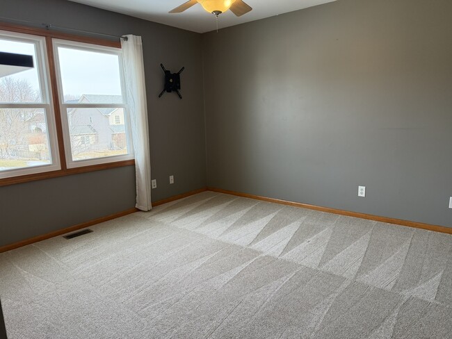 Building Photo - 773 Ridge Dr