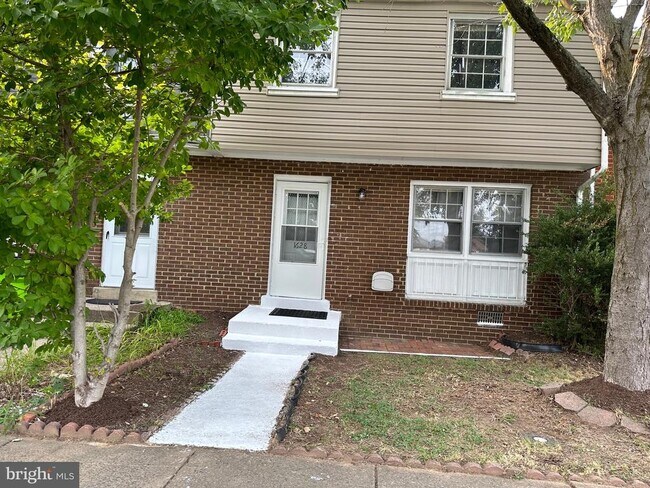 Building Photo - 1628 Fort Fisher Ct