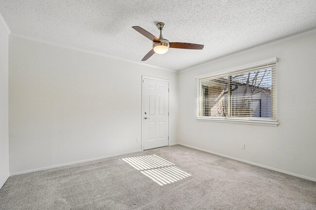 Building Photo - 9424 Singing Quail Dr