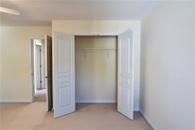 Building Photo - 515 Village Arbor Park NW