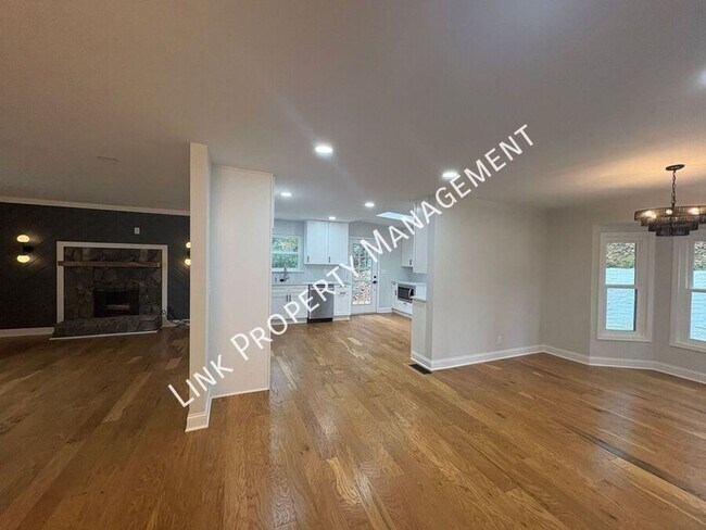 Building Photo - Sophisticated Tri-Level Home in Stuart Heights — Modern Comfort & Timeless Charming 4 bedroom 3 b...