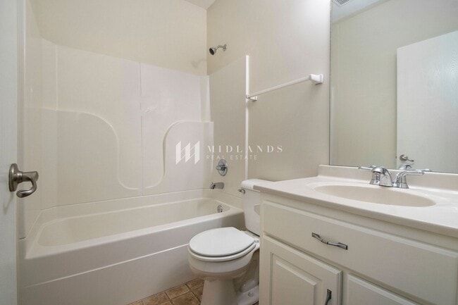 Building Photo - Beautiful Townhome in Shadow View