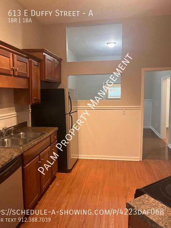 Building Photo - 613 E Duffy St