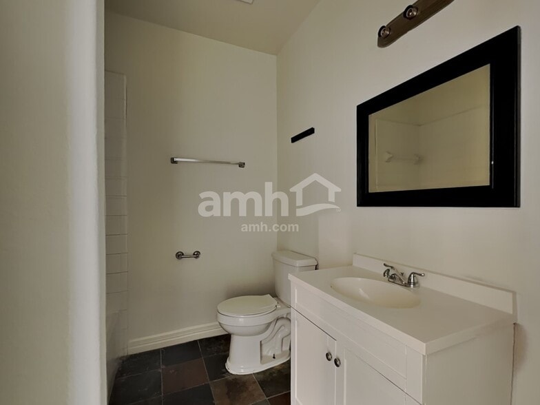 Building Photo - 7722 Heron Lakes Dr