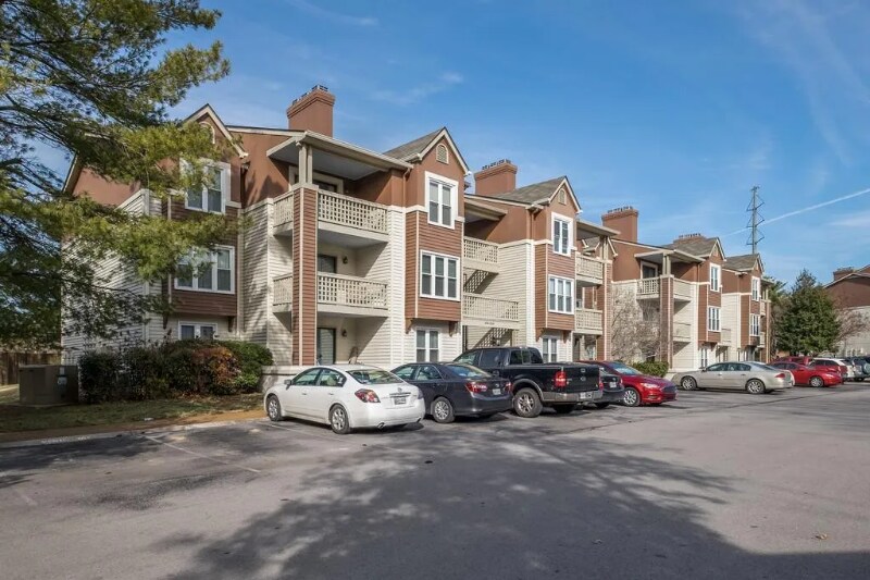 Primary Photo - 262 Hillsboro Pl