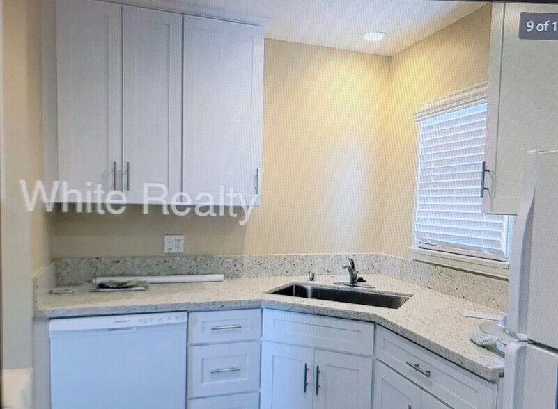 Building Photo - 2313 Belmont Ave