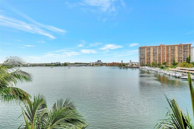 Building Photo - 17150 N Bay Rd