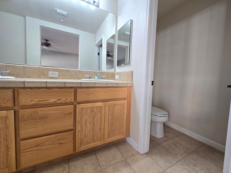 Building Photo - 4353 Fitzwilliam St