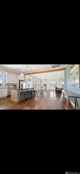 Building Photo - 943 Renova Dr