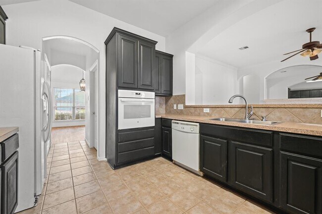 Building Photo - 1665 Amberwood Loop