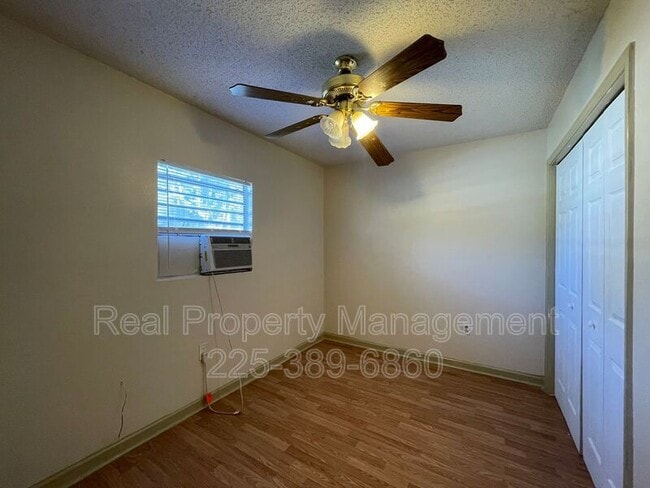 Building Photo - 1208 N Willow Ave