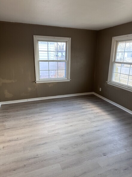 Building Photo - 325 N Cavender St