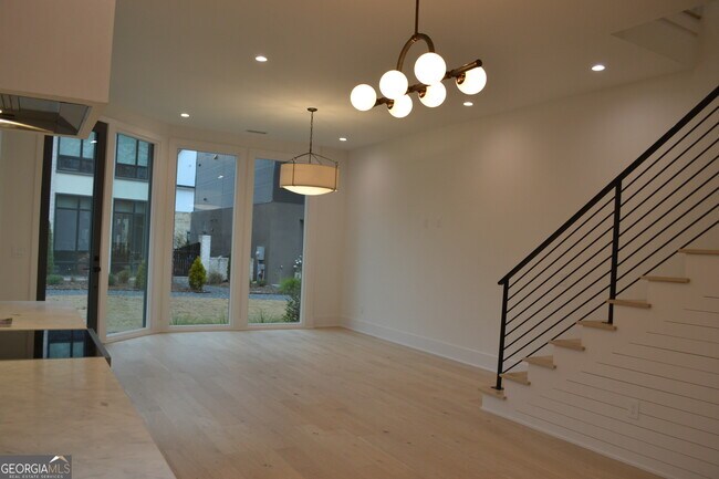 Building Photo - 370 2nd St