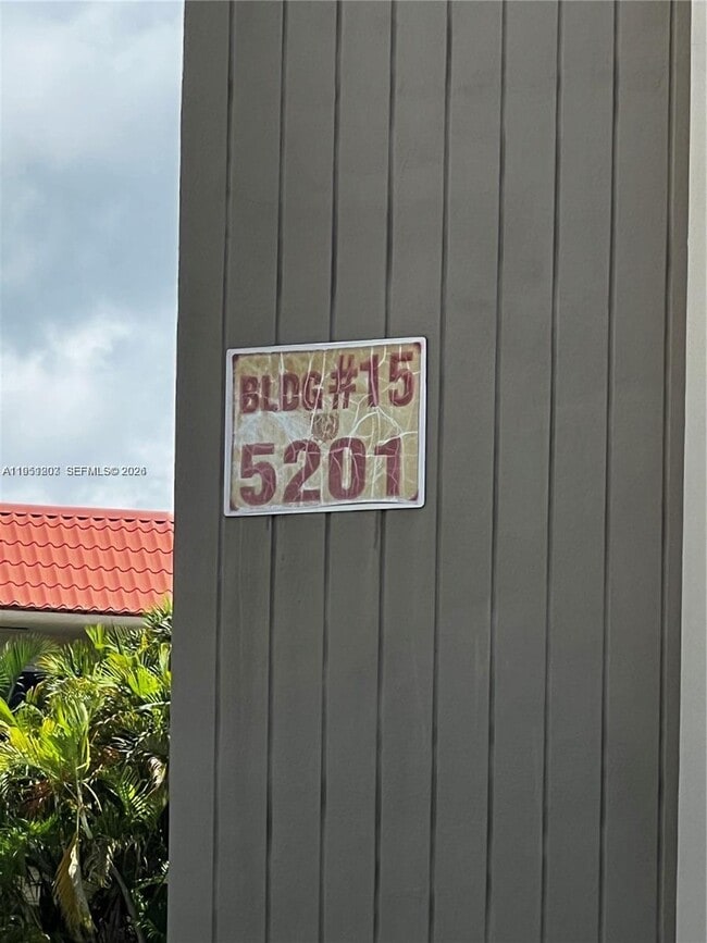 Building Photo - 5201 Geneva Ct