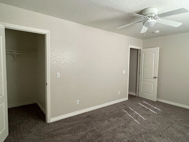 Building Photo - 21755 Ives Dr