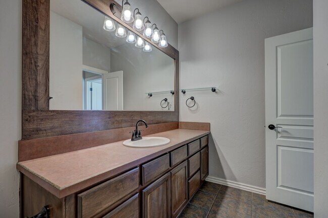 Building Photo - Stunning 3 Bedroom Home with Fireplace, Community Amenities & Open Floor Plan