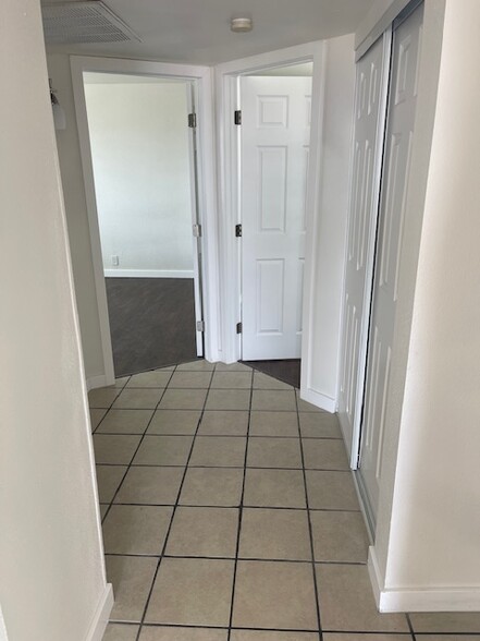 Building Photo - 2070 Sahara Dr