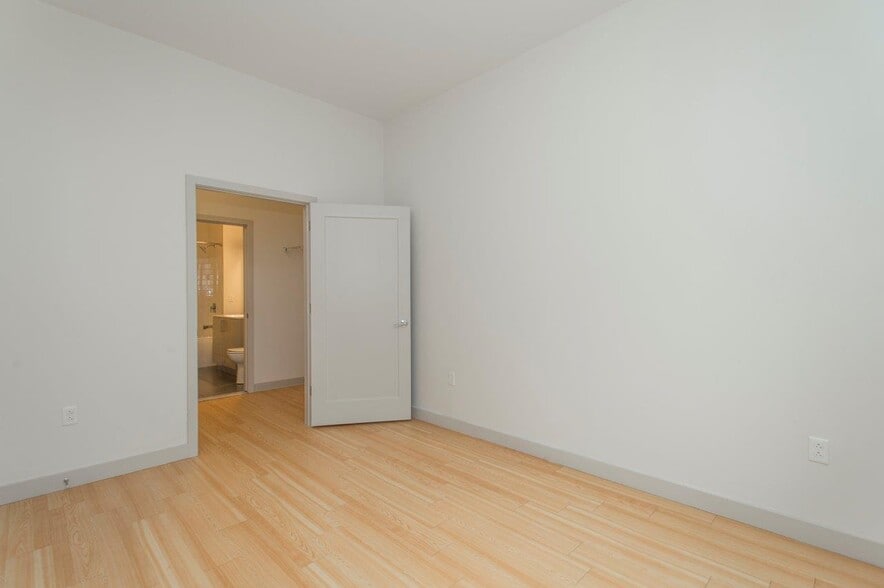 Building Photo - 320 D St