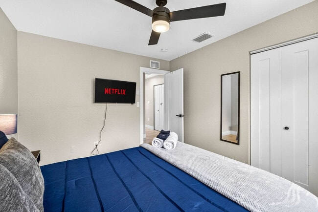 Building Photo - 318 S Burlingame Ave