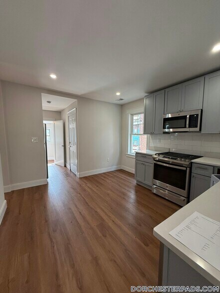 Building Photo - 72 Belden St
