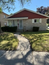 Building Photo - 3BR SINGLE FAMILY HOME, YARD, GARAGE, FULL...