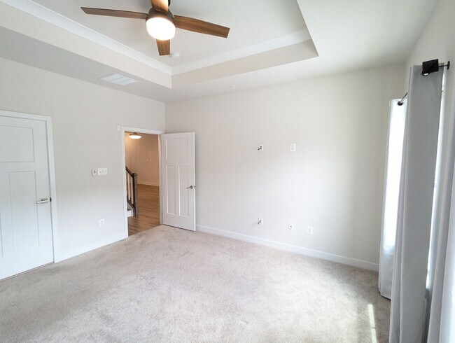 Building Photo - Stunning villa in the Harrison Terrace com...