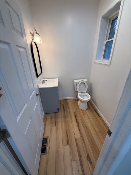 Building Photo - 241 Franklin Way