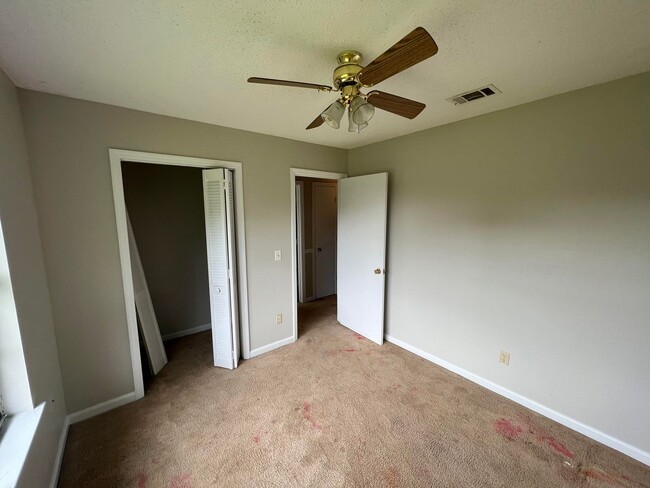 Building Photo - MOVE IN SPECIAL: $1000 OFF 1ST MONTH'S RENT!**