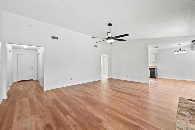 Building Photo - 7605 Bender Dr