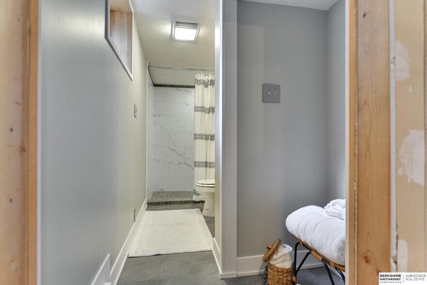 Building Photo - 4667 Poppleton Ave