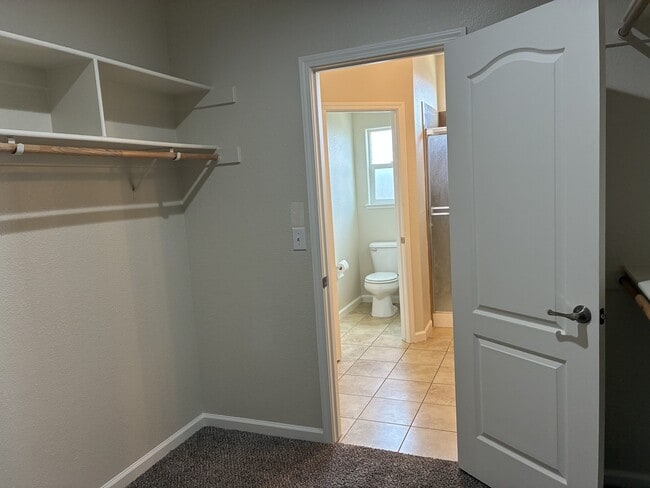 Building Photo - 3197 Dinkey Creek Ave