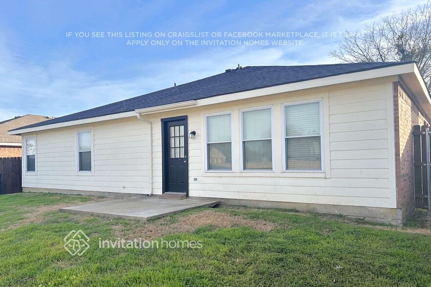 Building Photo - 250 Pine Crest Dr