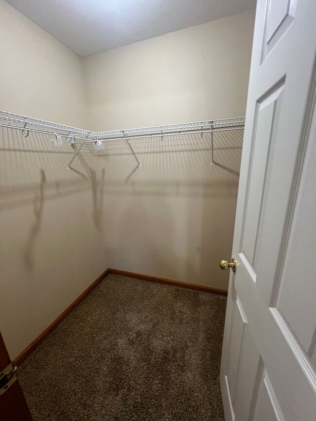 Building Photo - Move in ready 2 bedroom 1.5 bath Chatham Townhouse