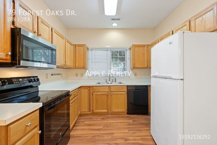 Building Photo - 79 Forest Oaks Dr