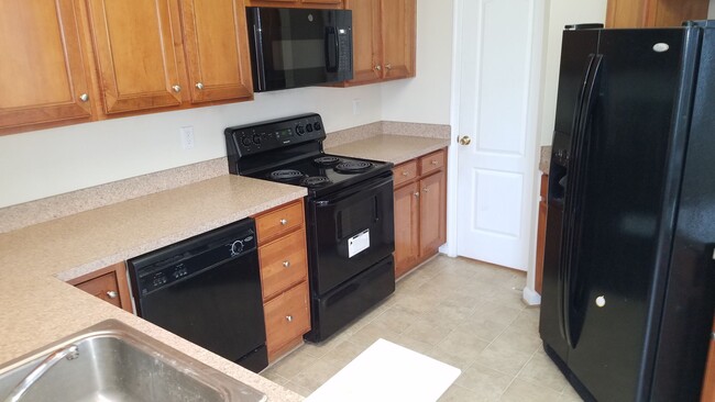 Building Photo - 3 Level *END UNIT* townhouse in Frederick ...
