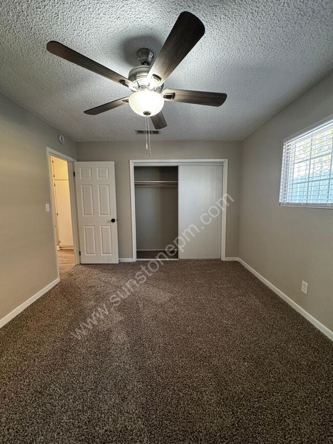 Building Photo - 1200 W 9th St