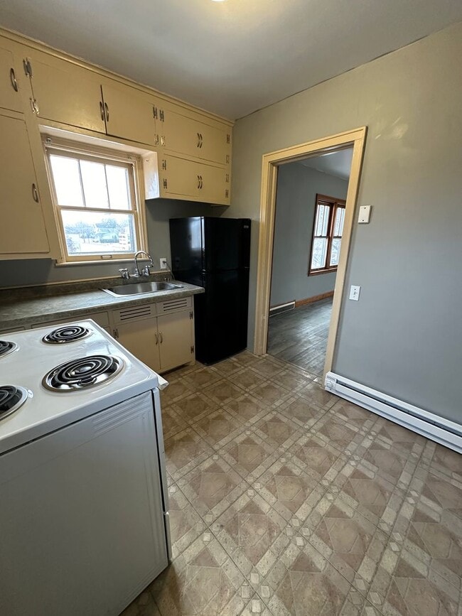 Building Photo - 908 McLean Ave