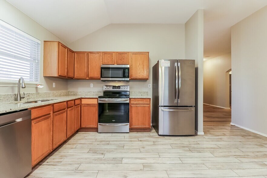 Building Photo - 1082 Magnolia Ln
