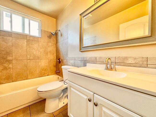 Building Photo - 1508 S Orange Dr
