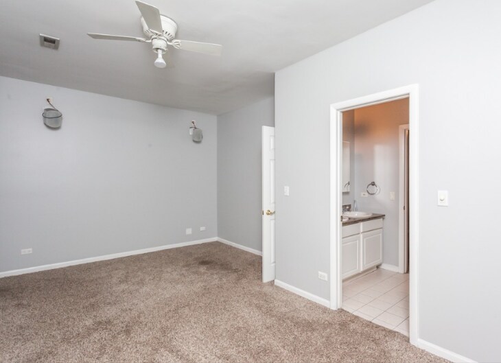 Building Photo - 2427 N Clybourn Ave