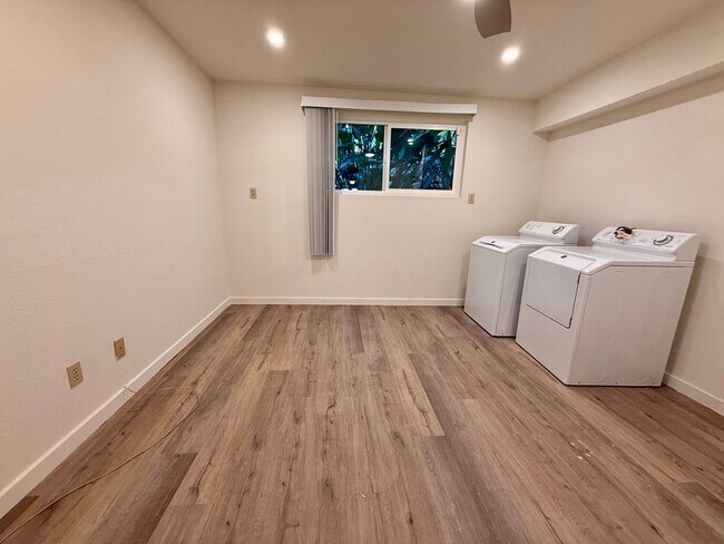 Building Photo - Beautifully Updated 3-Bedroom Tri-Level Condo with Bonus Room in Prime Chatsworth!