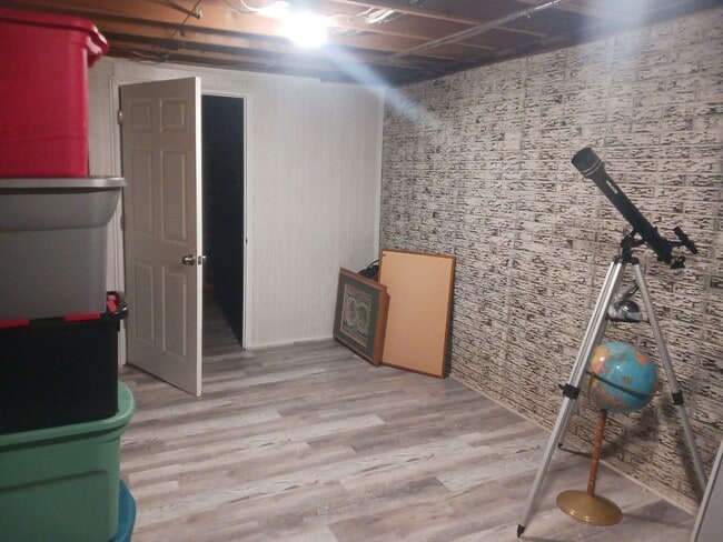 Building Photo - 6240 Weiss St