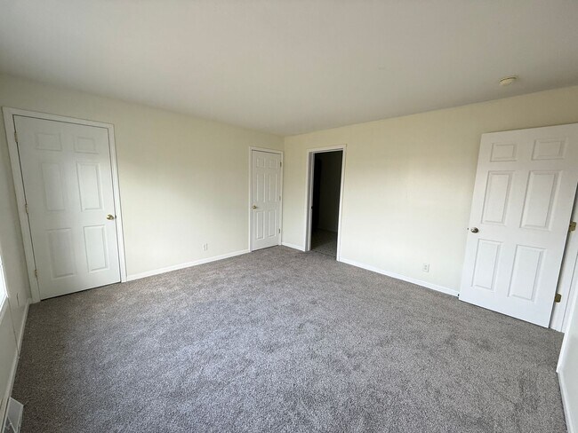 Building Photo - Spacious 3-Bedroom Home with Sunroom and Attached 2-Car Garage in Manchester, MI